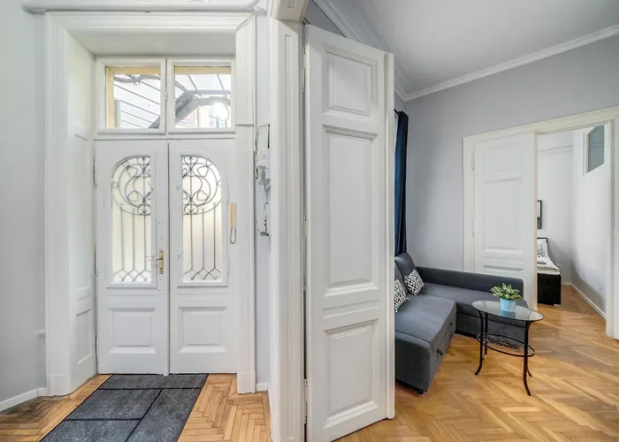 Synagogue 2 Bedroom Apartment S162