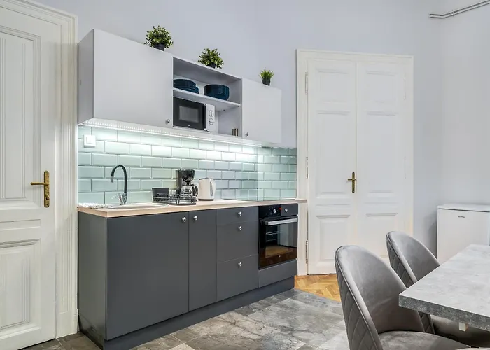Synagogue 2 Bedroom Apartment S162